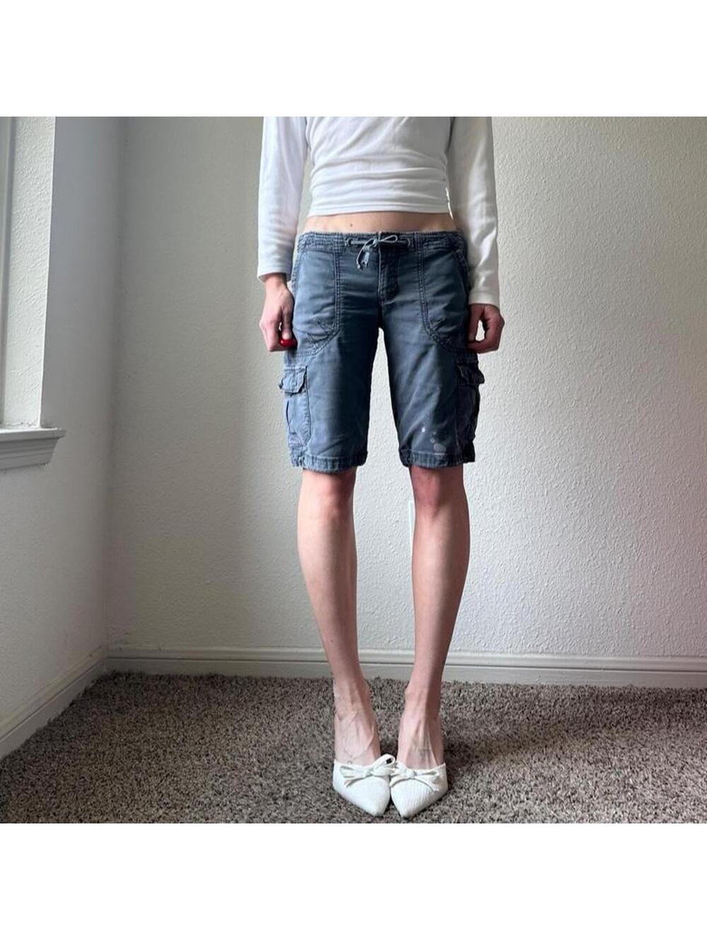 Vintage authentic rare y2k low rise wide leg blueish grey cargo midi shorts